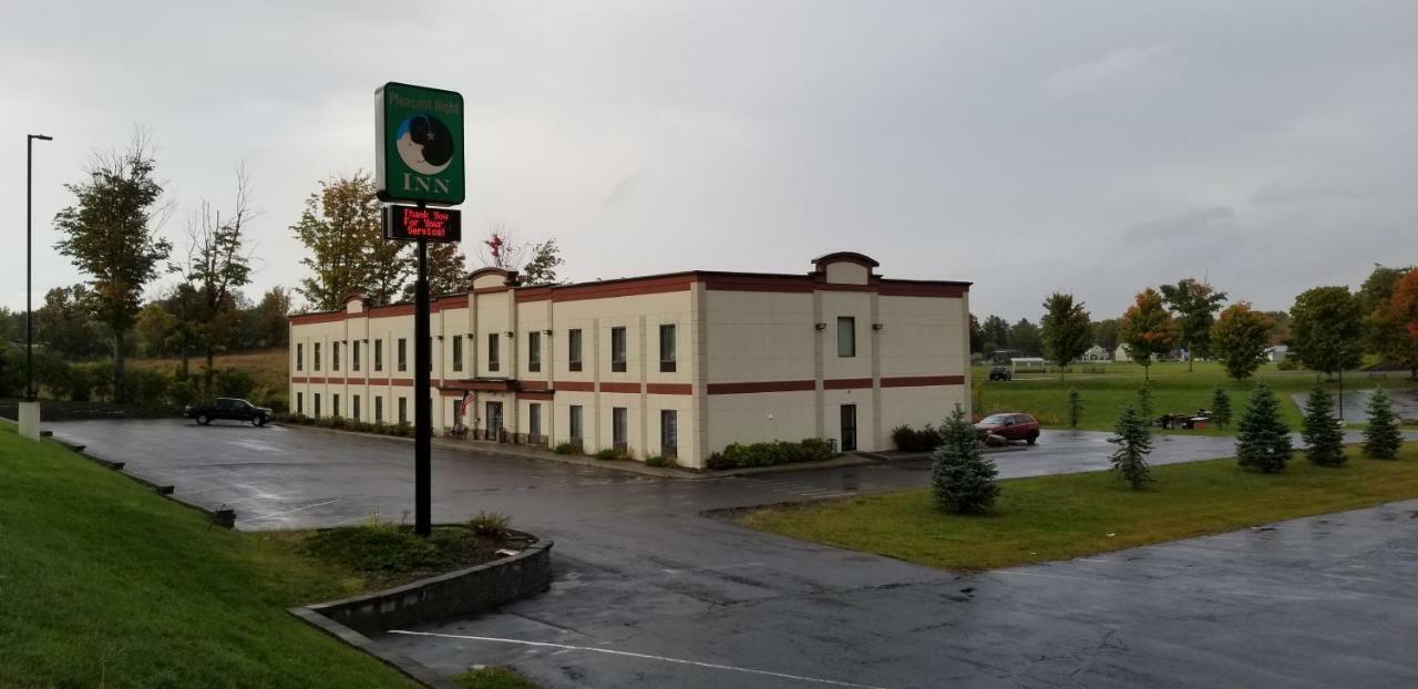 Pleasant Night Inn- Carthage Ny Buitenkant foto